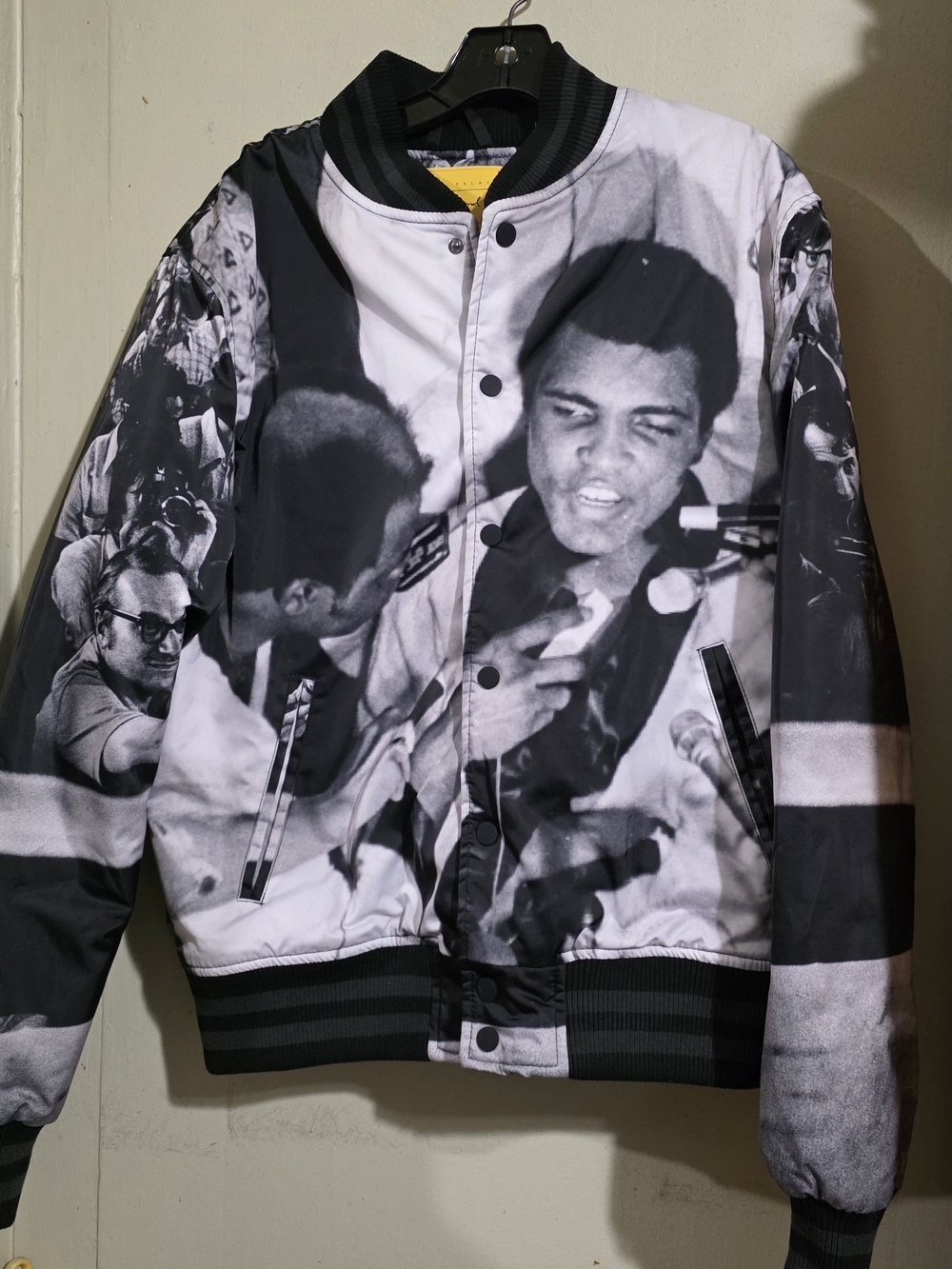 Monochrome Graphic Bomber Jacket featuring Iconic Print Used Size L MUHAMMAD ALI